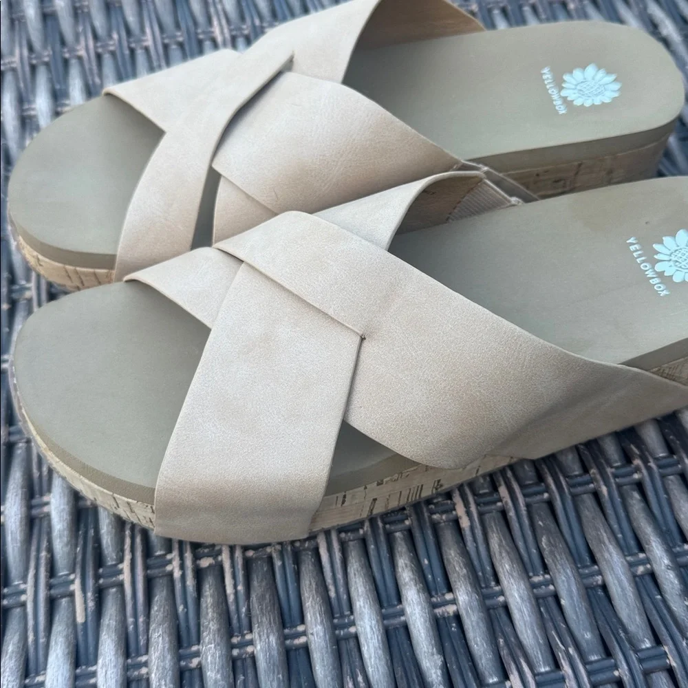Yellow Box Women's Neutral Crisscross Slide Sandals, Size 10 - Picture 3 of 6